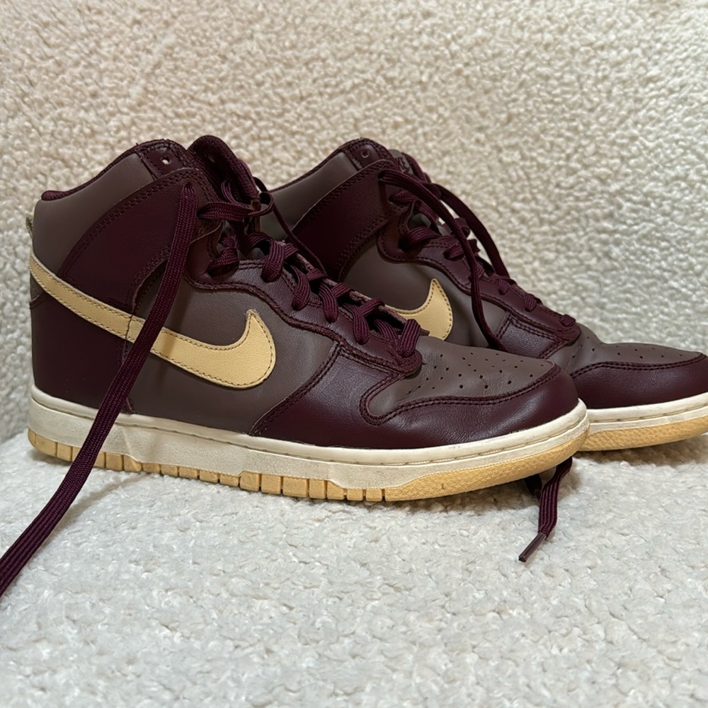 Nike Dunk high in Plum Eclipse